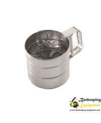 Sieve large powdered sugar