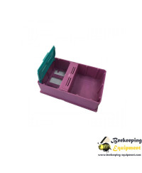 Bee-feeder for Q8 Beehive